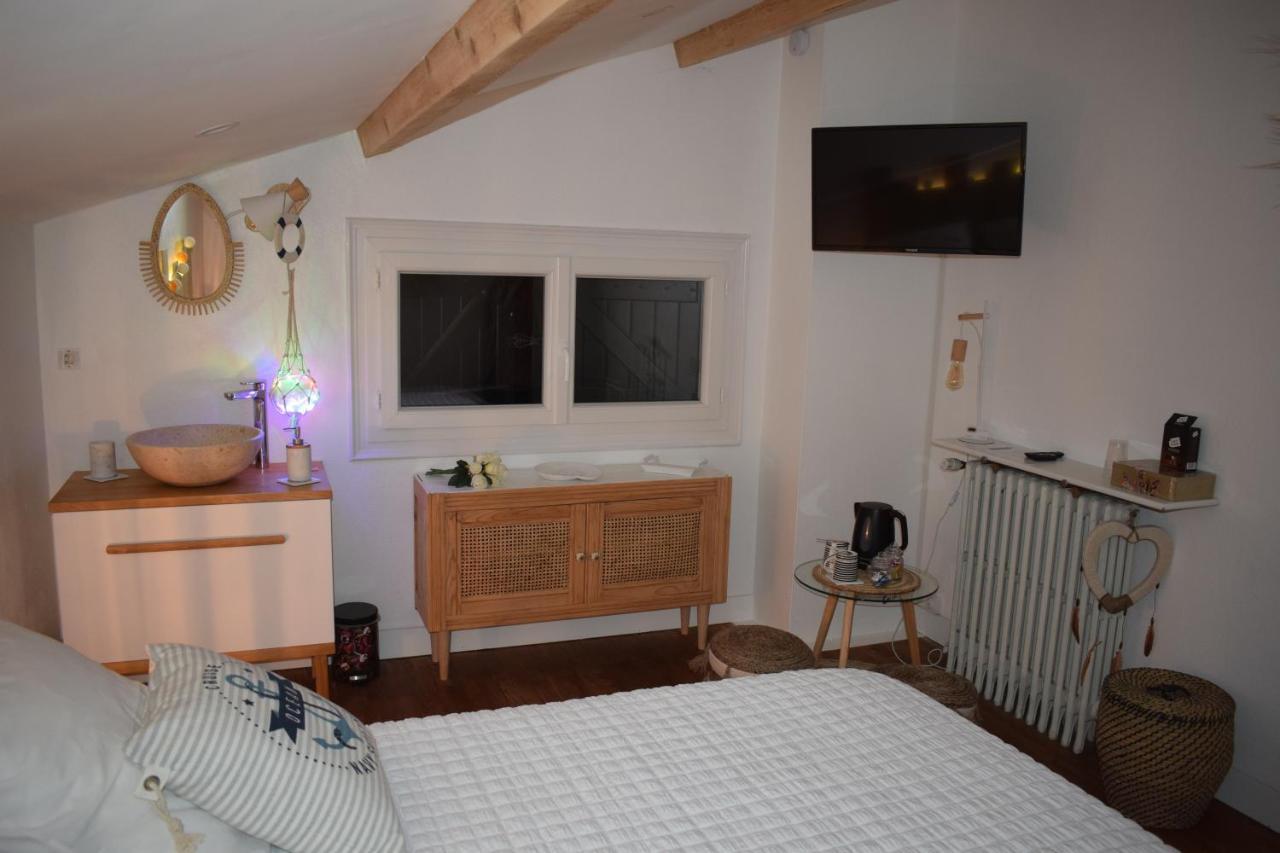 Domaine La Tuilerie Bed and Breakfast Guîtres Buitenkant foto